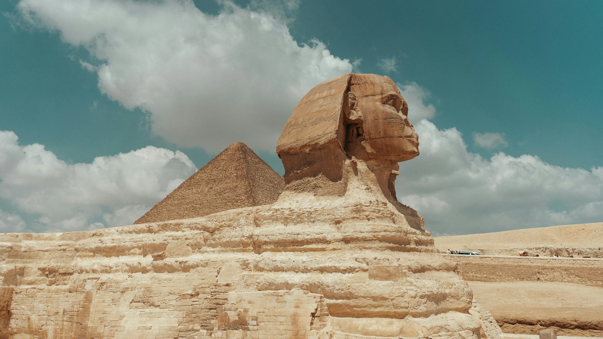 Sahl Hasheesh, Egypt - View of the great sphinx and a pyramid in egypt under a clear blue sky.
