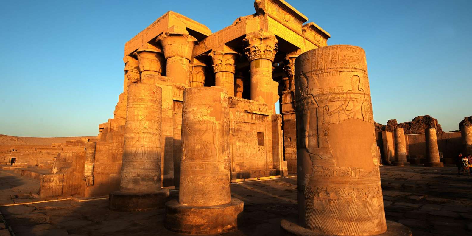 Aswan: Edfu & Kom Ombo Day Tour with Luxor Transfer