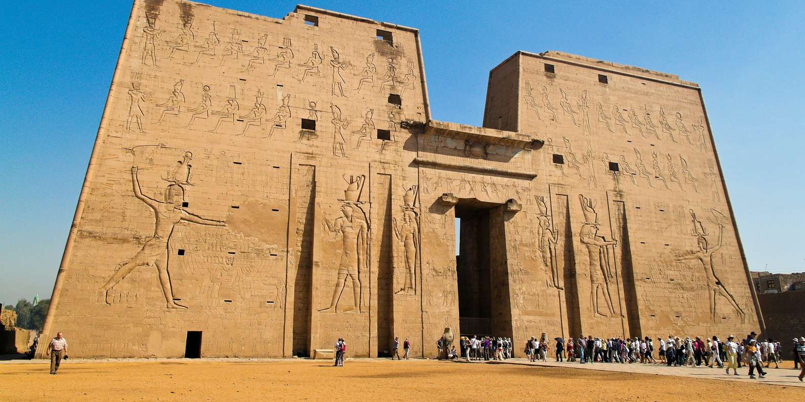 Aswan: Edfu & Kom Ombo Day Tour with Luxor Transfer