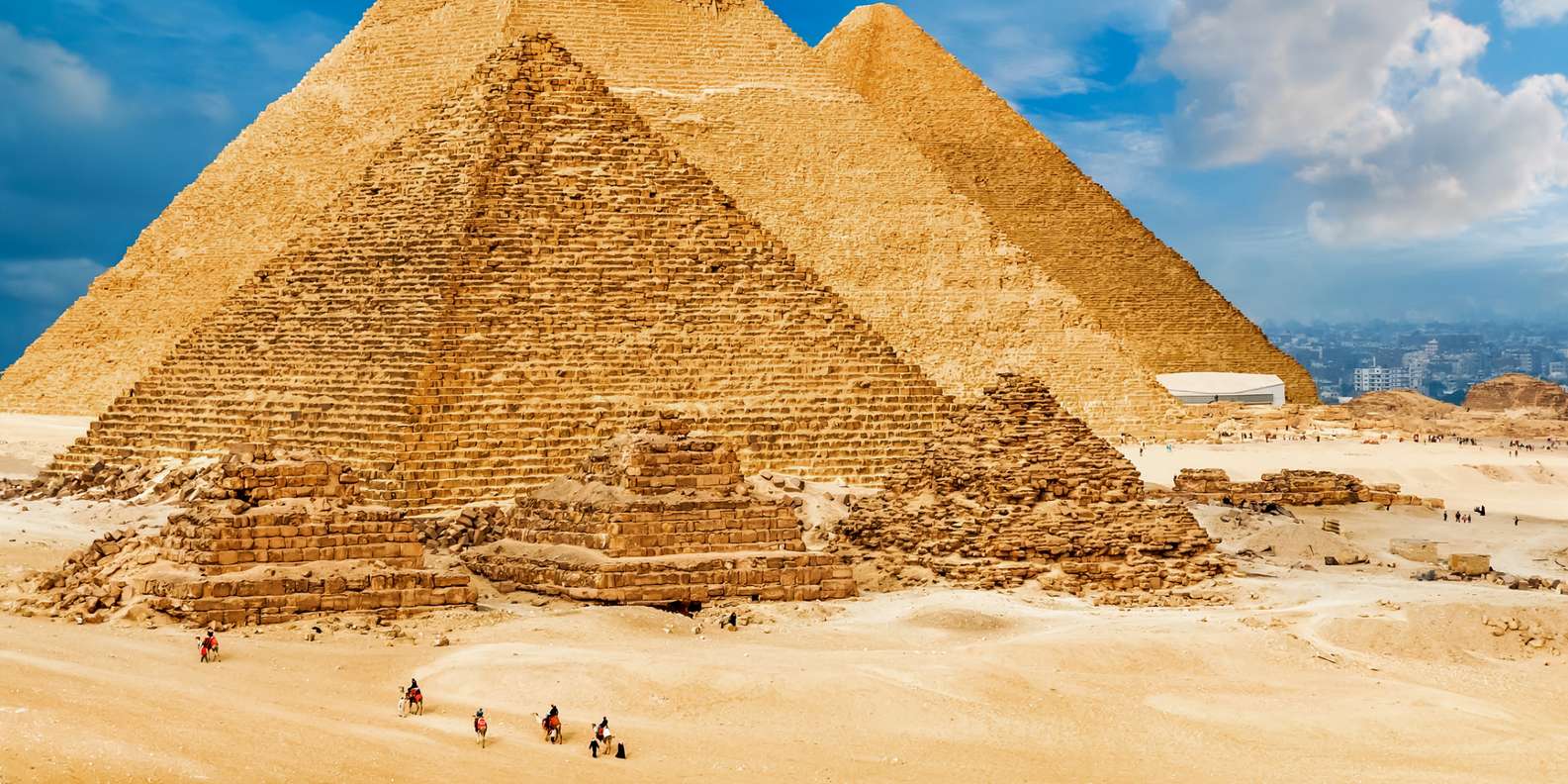 Cairo: Pyramids, Saqqara & Memphis Tour with Lunch