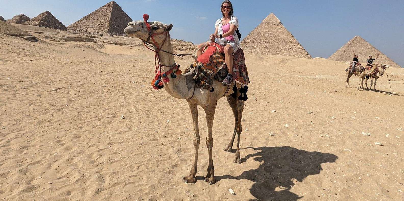 Hurghada: Cairo Day Trip by Flight, Pyramids & Museum