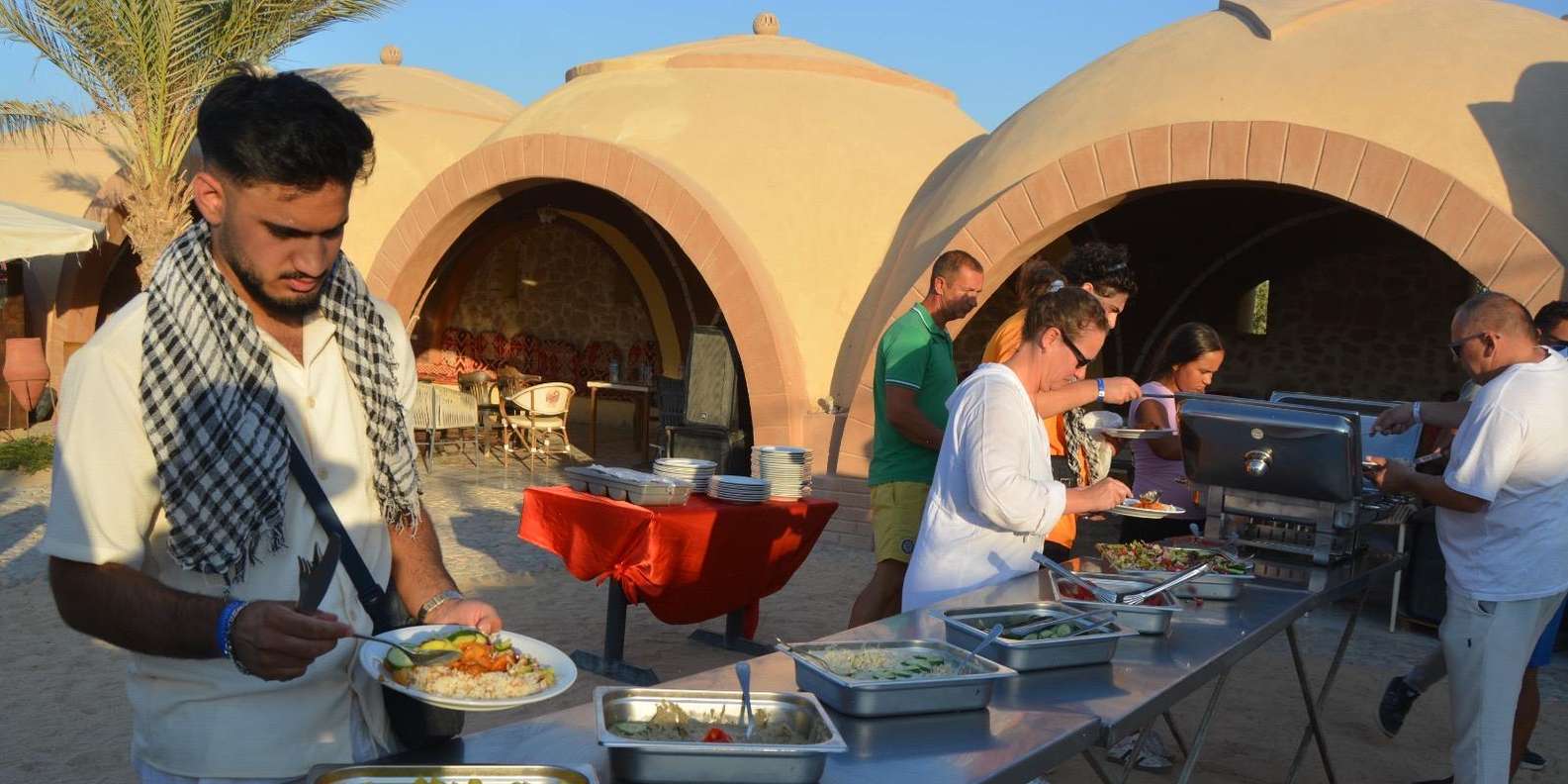 Hurghada: Desert Safari with Camel Ride & Dinner Show