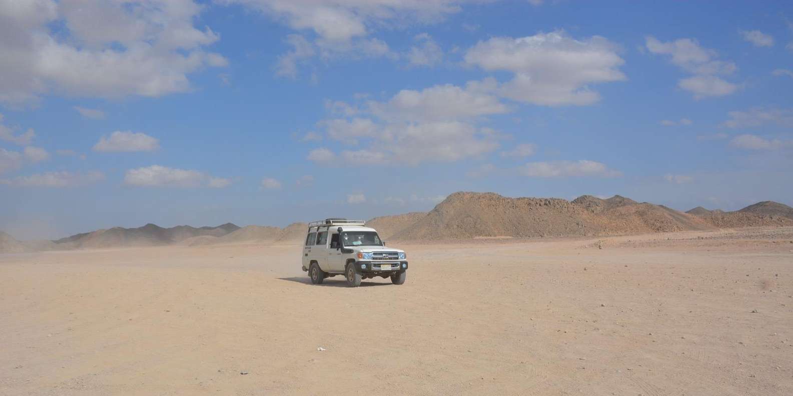 Hurghada: Desert Safari with Camel Ride & Dinner Show