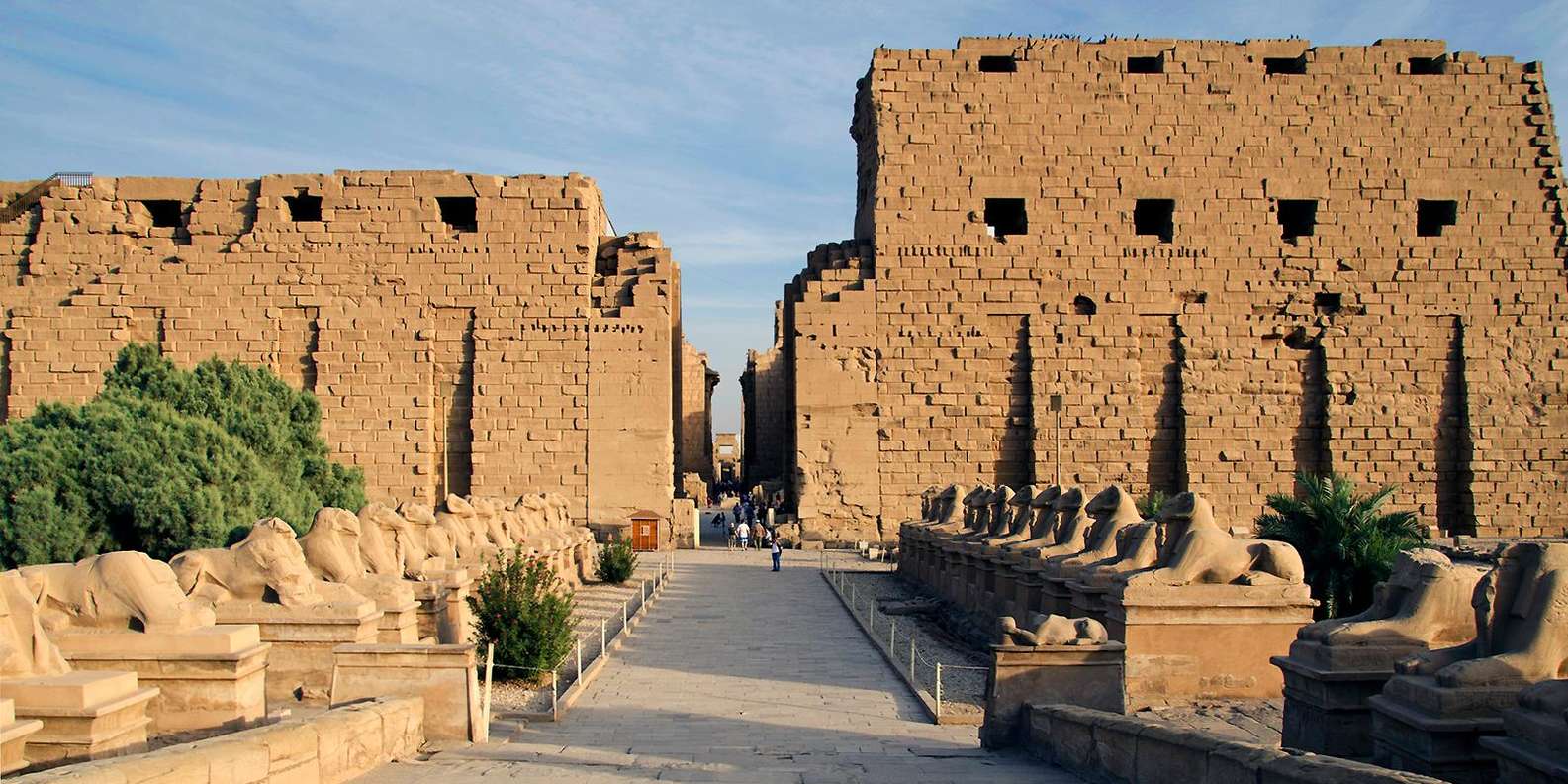 Hurghada: Luxor Highlights & King Tut Tomb Tour