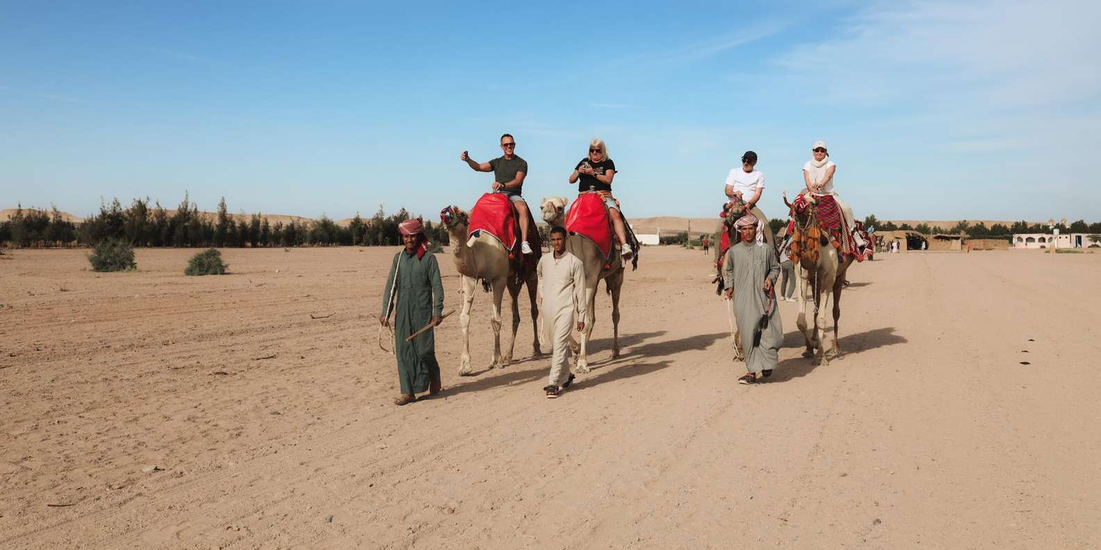 Hurghada: Oasis Sunset Camel Ride & Stargazing
