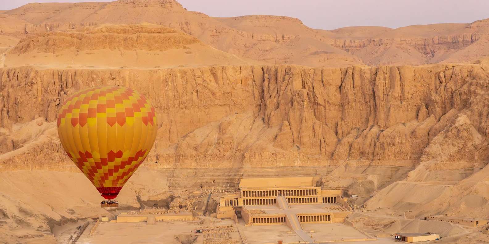 Luxor: 2-Day Adventure with Balloon & Felucca