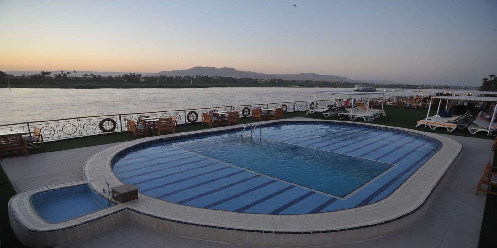 Sailing Nile cruise from Aswan to Luxor (2 nights)