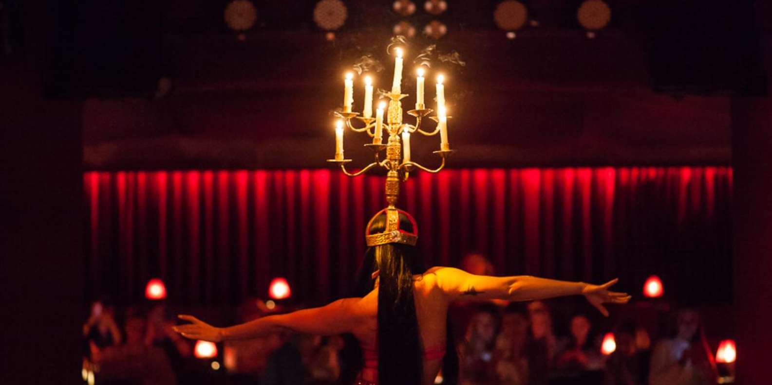 Hurghada: Naz Cabaret Ticket with Beverages