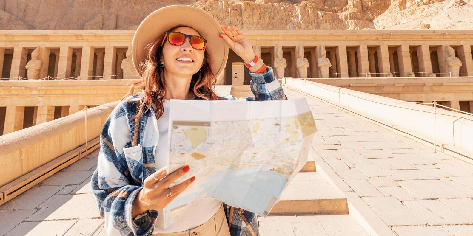 Hurghada: Small-Group Luxor Highlights & Tut Tomb Day Tour