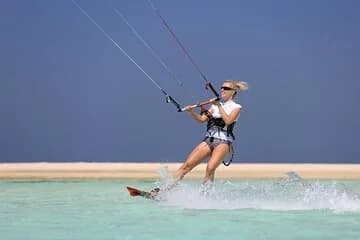 Kite Surfing Experience 3 Days of Exciting Thrills - Hurghada - Image 1