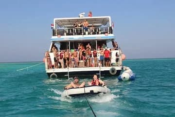 Escorted tour to Orange Bay by boat in Hurghada - Image 1
